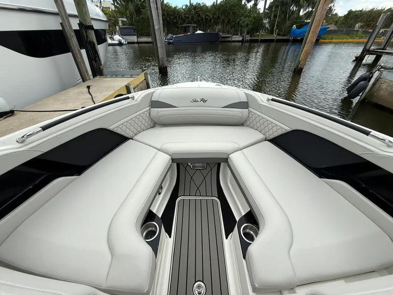 Slide: The Image of Sea Ray SLX 280 Outboard 2026 - 25