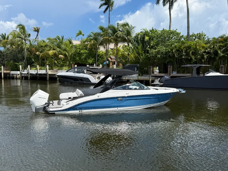 Slide: The Image of Sea Ray SLX 280 Outboard 2026 - 33