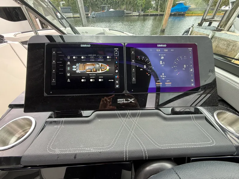 Slide: The Image of Sea Ray SLX 280 Outboard 2026 - 18