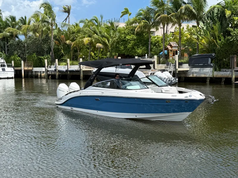 Slide: The Image of Sea Ray SLX 280 Outboard 2026 - 10