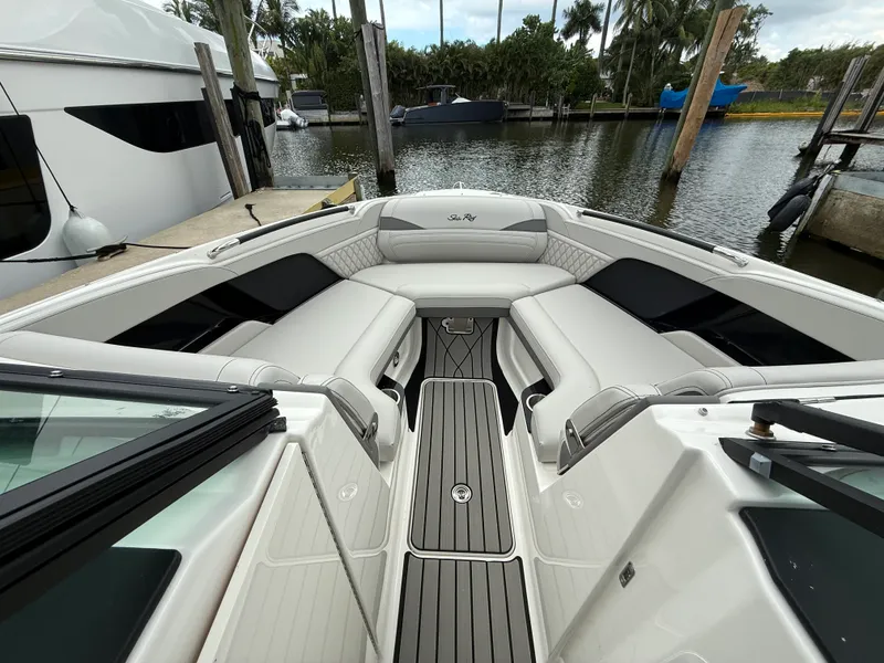 Slide: The Image of Sea Ray SLX 280 Outboard 2026 - 24