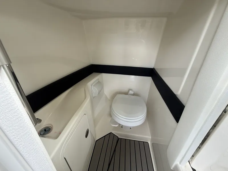 Slide: The Image of Sea Ray SLX 280 Outboard 2026 - 23