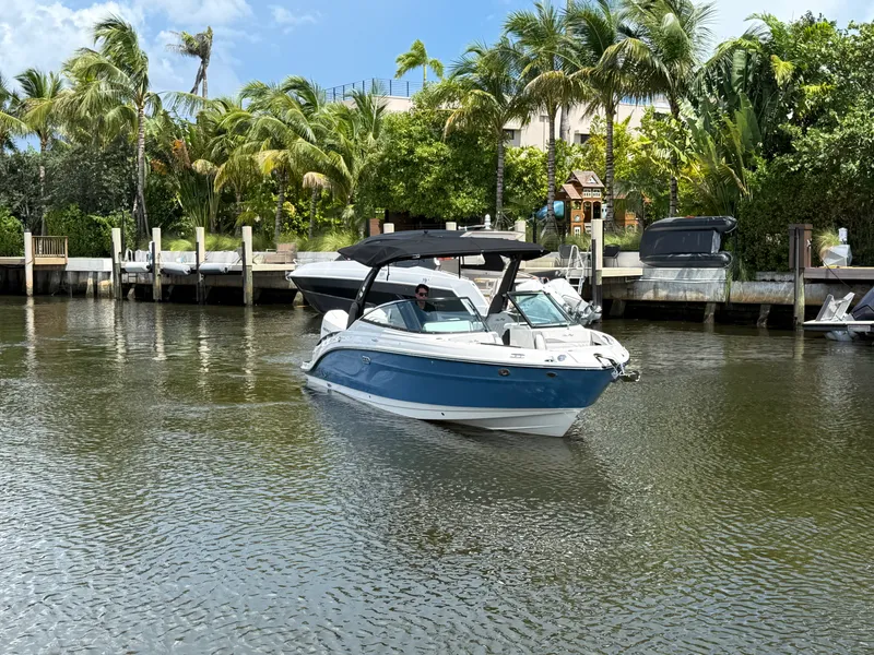 Slide: The Image of Sea Ray SLX 280 Outboard 2026 - 13
