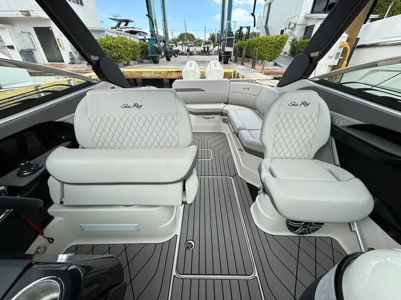 Slide: The Image of Sea Ray SLX 280 Outboard 2026 - 22