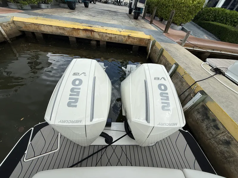 Slide: The Image of Sea Ray SLX 280 Outboard 2026 - 27