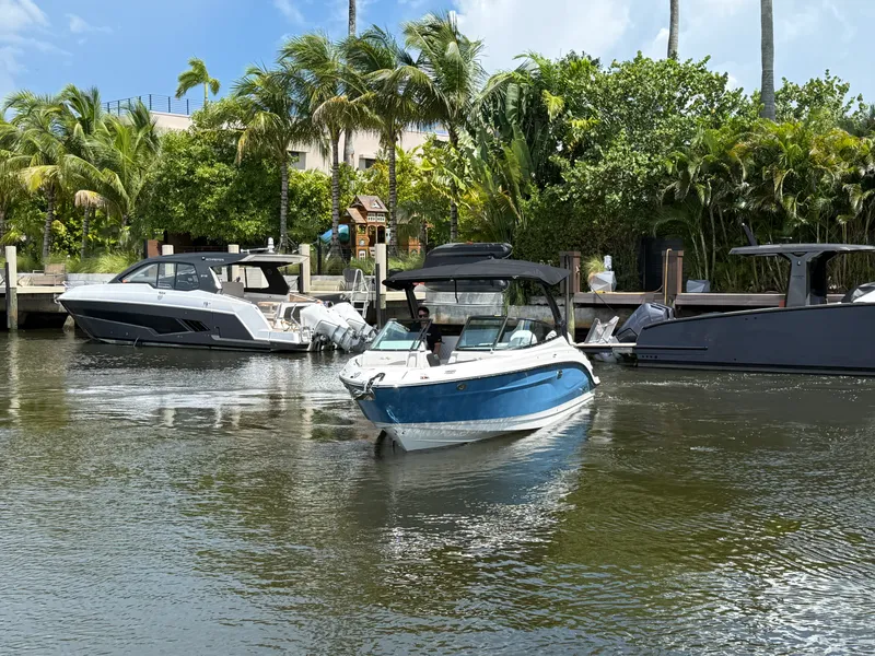 Slide: The Image of Sea Ray SLX 280 Outboard 2026 - 9