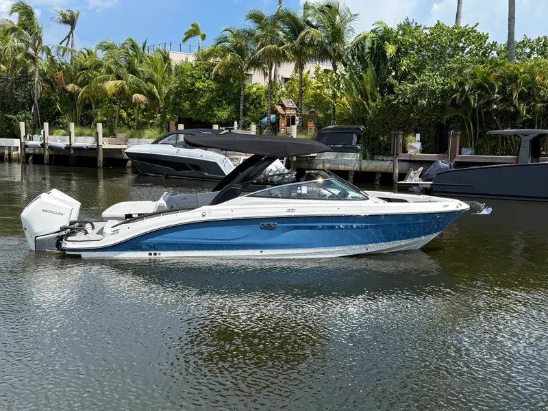 Slide: The Image of Sea Ray SLX 280 Outboard 2026 - 32