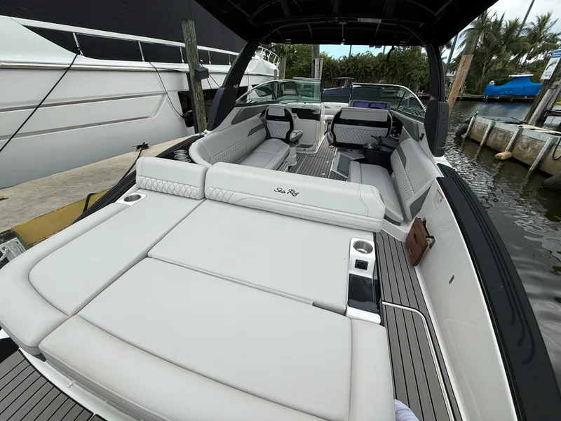 Slide: The Image of Sea Ray SLX 280 Outboard 2026 - 14