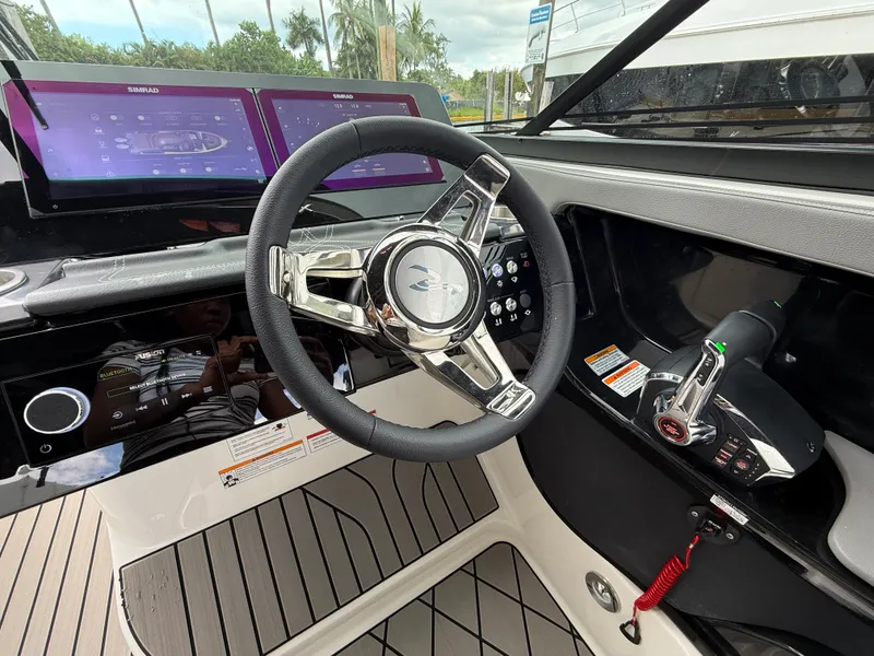 Slide: The Image of Sea Ray SLX 280 Outboard 2026 - 19