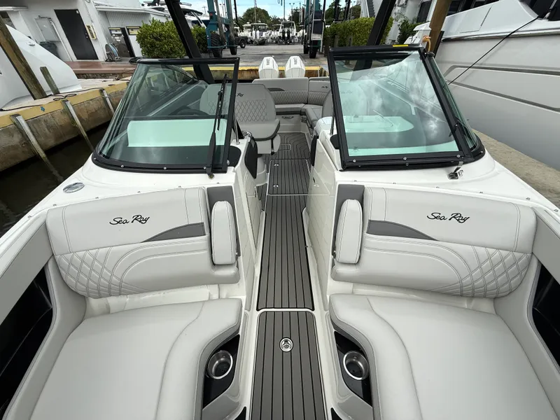 Slide: The Image of Sea Ray SLX 280 Outboard 2026 - 26