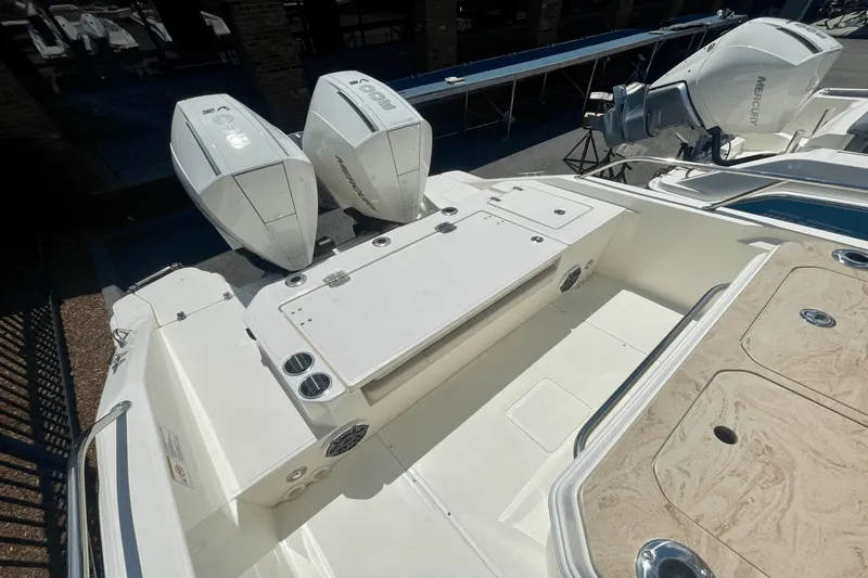 Slide: The Image of Boston Whaler 280 Dauntless 2025 - 3