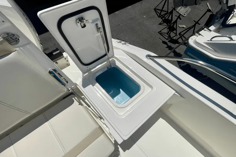 Slide: The Image of Boston Whaler 280 Dauntless 2025 - 5