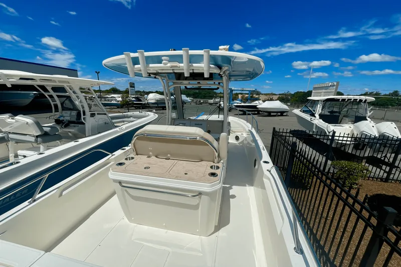 Slide: The Image of Boston Whaler 280 Dauntless 2025 - 6