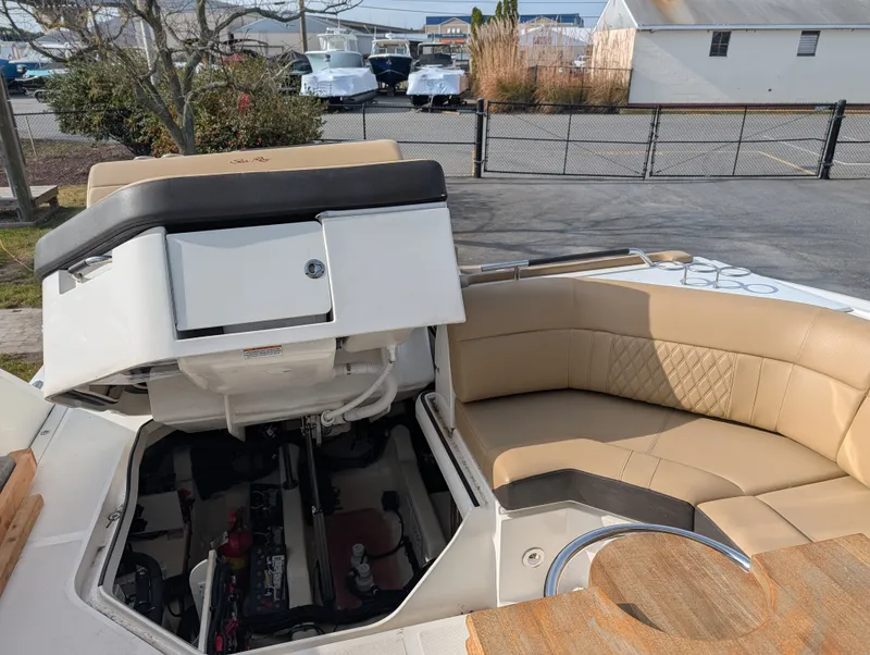 Slide: The Image of Sea Ray 400 SLX OB 2023 - 29