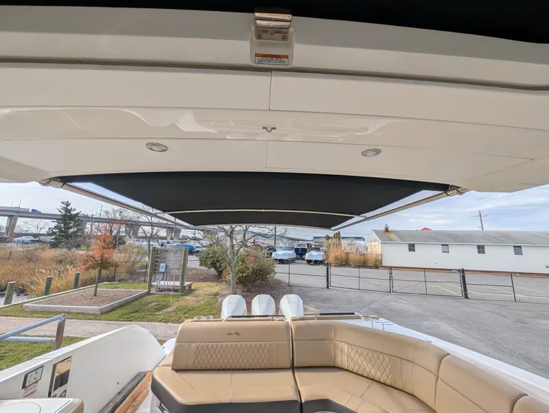 Slide: The Image of Sea Ray 400 SLX OB 2023 - 30
