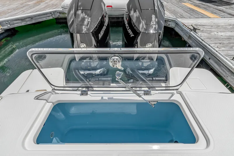 Slide: The Image of Boston Whaler 330 Outrage 2026 - 8