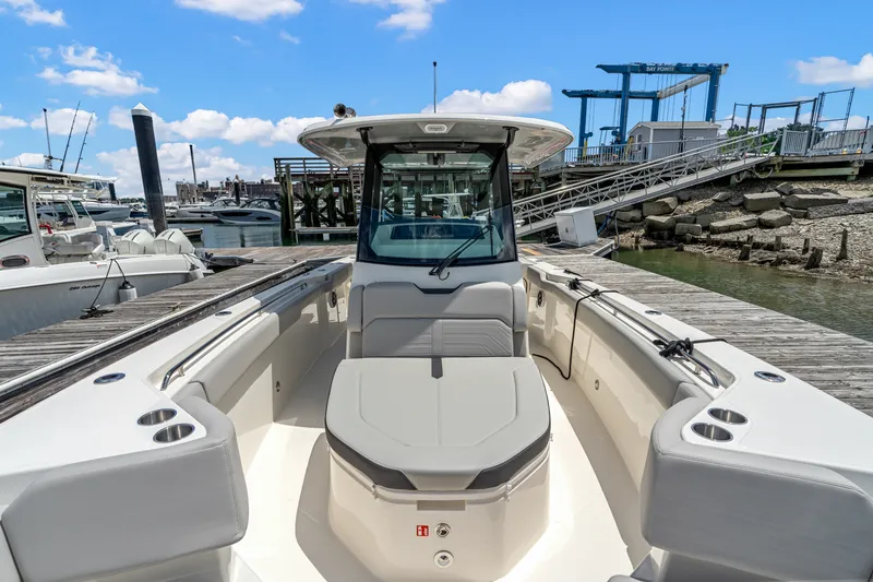 Slide: The Image of Boston Whaler 330 Outrage 2026 - 29