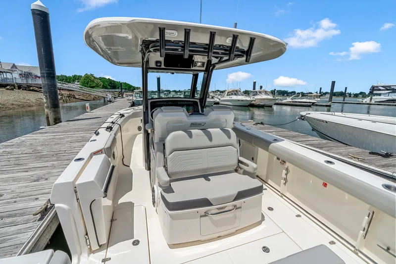 Slide: The Image of Boston Whaler 330 Outrage 2026 - 11