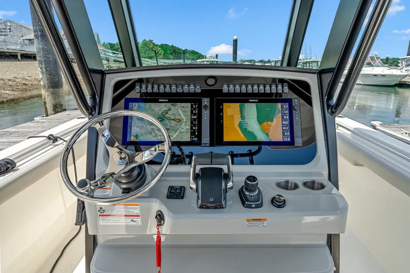 Slide: The Image of Boston Whaler 330 Outrage 2026 - 19