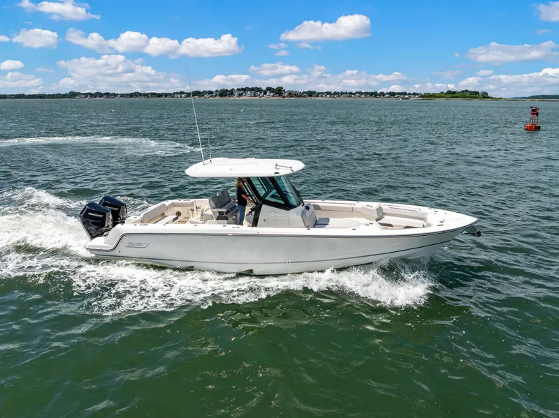 Slide: The Image of Boston Whaler 330 Outrage 2026 - 0