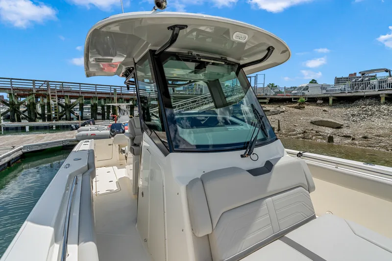 Slide: The Image of Boston Whaler 330 Outrage 2026 - 30