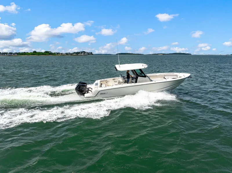 Slide: The Image of Boston Whaler 330 Outrage 2026 - 32