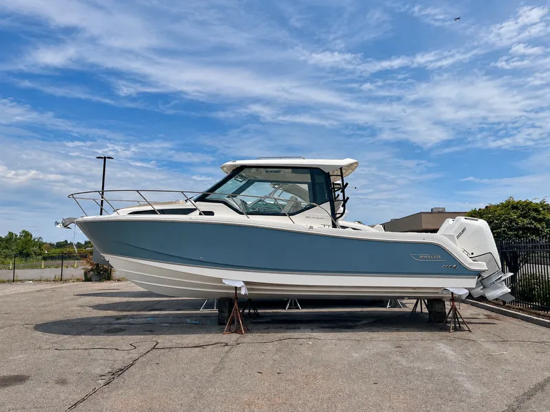 The Image of Boston Whaler 325 Conquest 2026 - 0