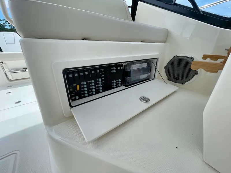 Slide: The Image of Boston Whaler 325 Conquest 2026 - 11