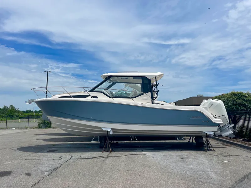 The Image of Boston Whaler 325 Conquest 2026 - 0