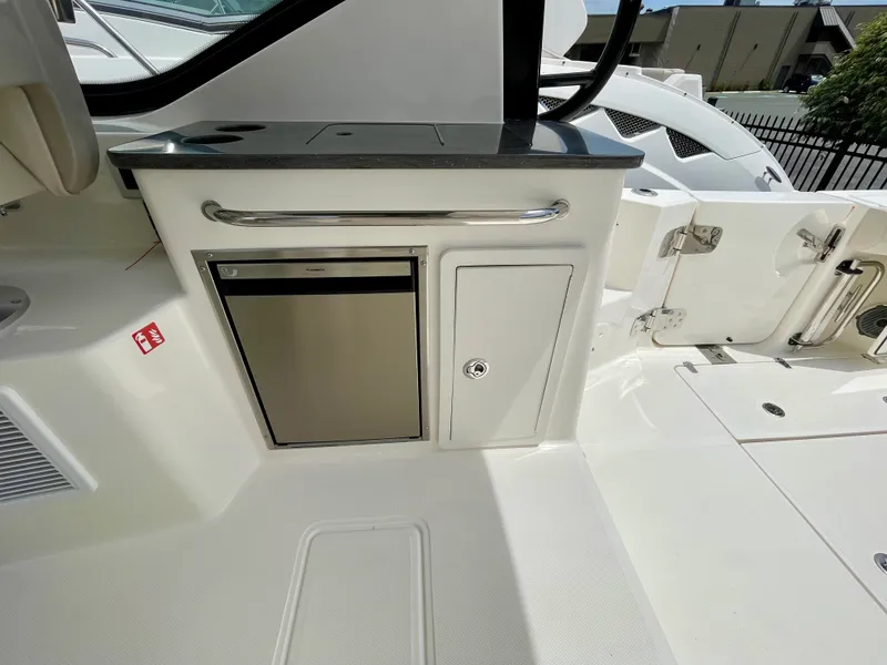 Slide: The Image of Boston Whaler 325 Conquest 2026 - 7