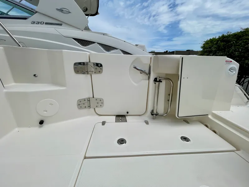 Slide: The Image of Boston Whaler 325 Conquest 2026 - 3