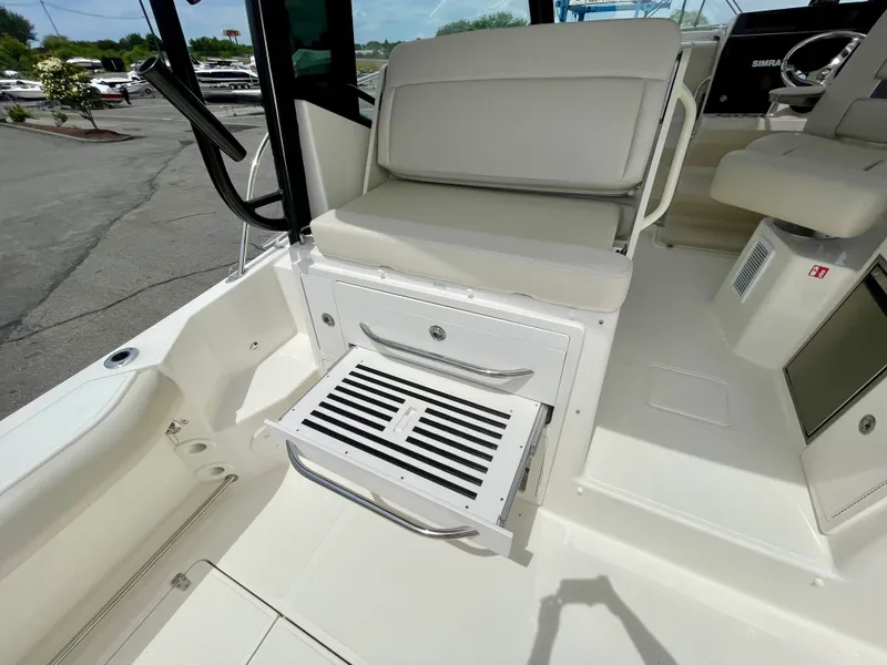 Slide: The Image of Boston Whaler 325 Conquest 2026 - 6