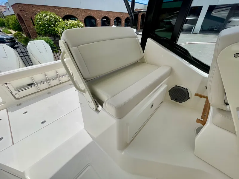 Slide: The Image of Boston Whaler 325 Conquest 2026 - 10