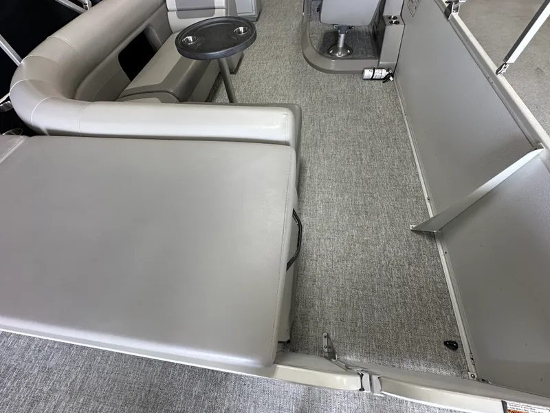 Slide: The Image of Premier 230 SUNSATION 2024 - 17