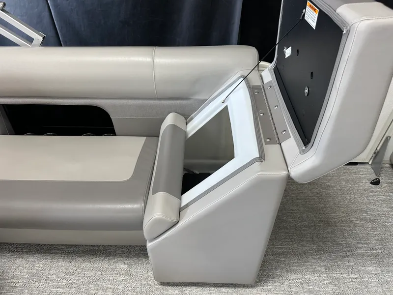 Slide: The Image of Premier 230 SUNSATION 2024 - 31