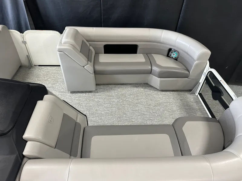 Slide: The Image of Premier 230 SUNSATION 2024 - 7