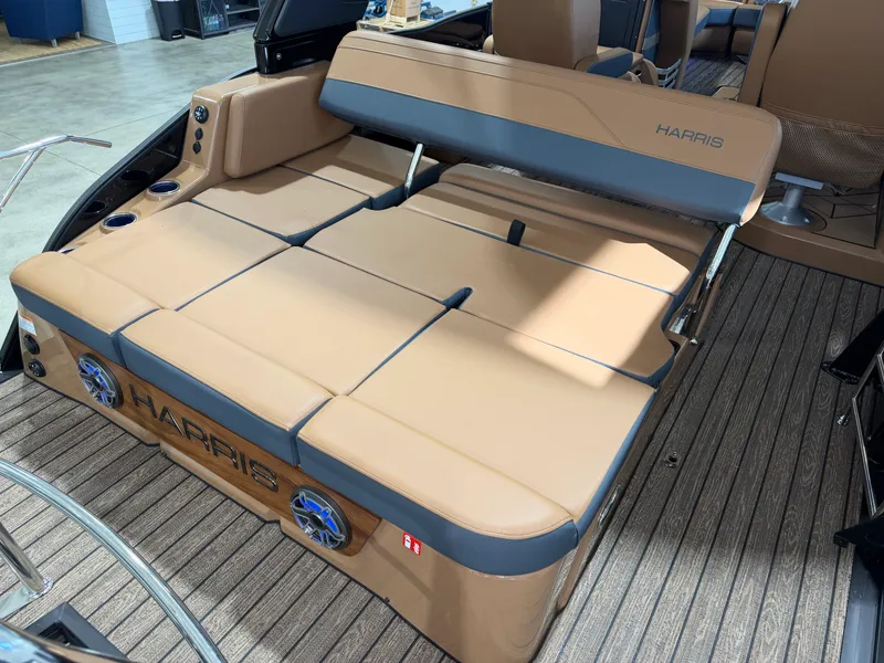 Slide: The Image of Harris Grand Mariner 250 2026 - 15