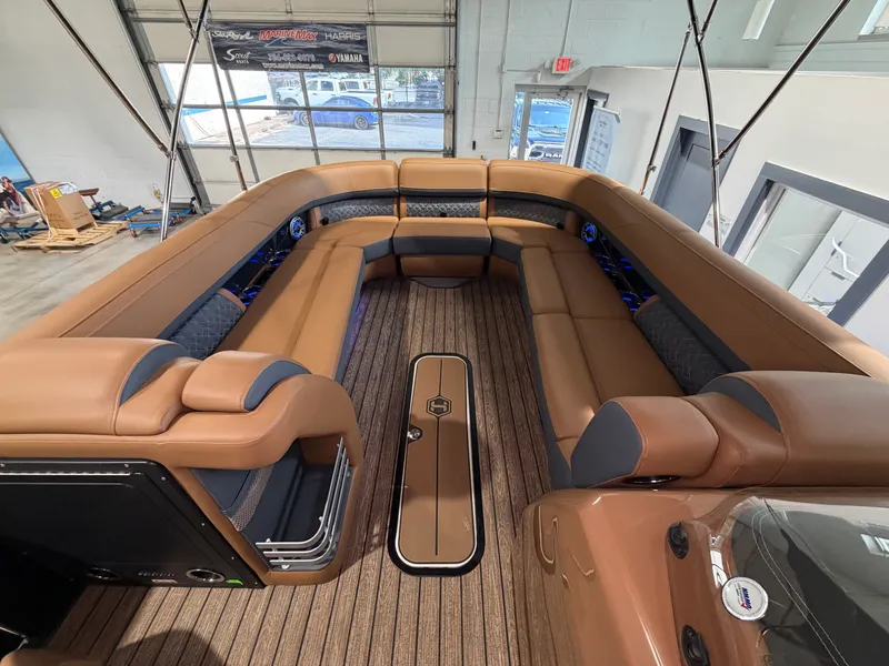 Slide: The Image of Harris Grand Mariner 250 2026 - 34