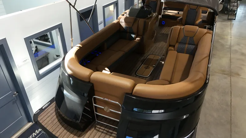 Slide: The Image of Harris Grand Mariner 250 2026 - 6