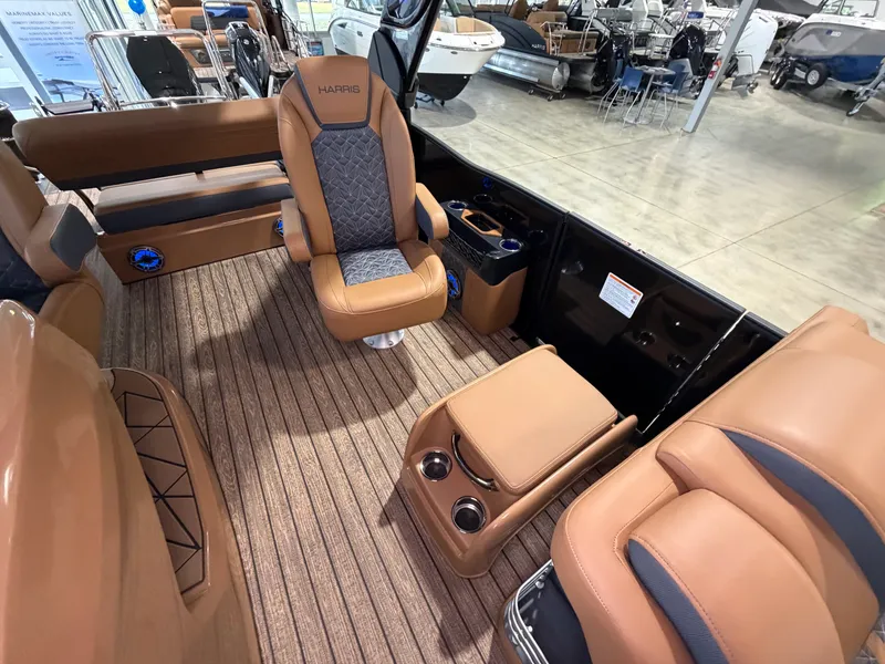 Slide: The Image of Harris Grand Mariner 250 2026 - 31