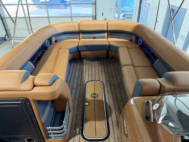 Slide: The Image of Harris Grand Mariner 250 2026 - 36