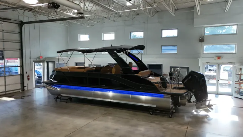 Slide: The Image of Harris Grand Mariner 250 2026 - 3