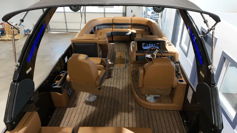 Slide: The Image of Harris Grand Mariner 250 2026 - 19