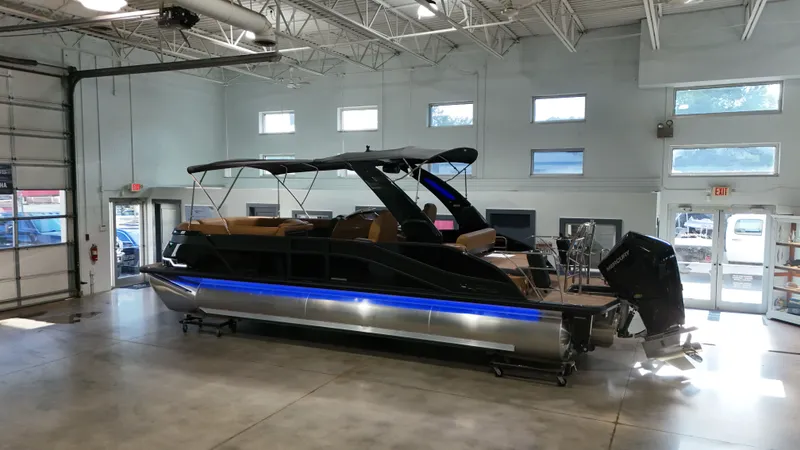 Slide: The Image of Harris Grand Mariner 250 2026 - 2