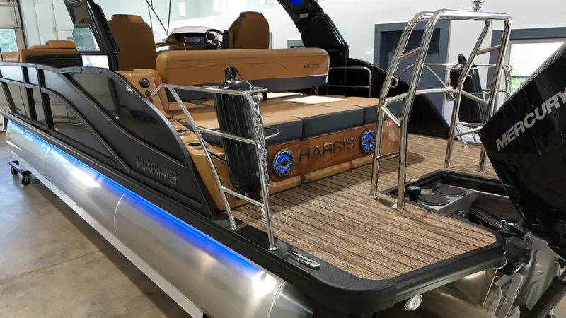 Slide: The Image of Harris Grand Mariner 250 2026 - 11
