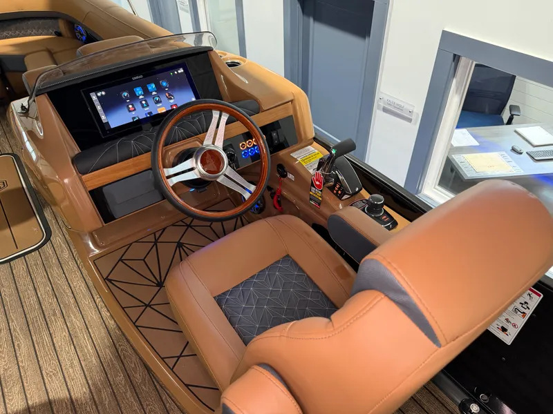 Slide: The Image of Harris Grand Mariner 250 2026 - 21