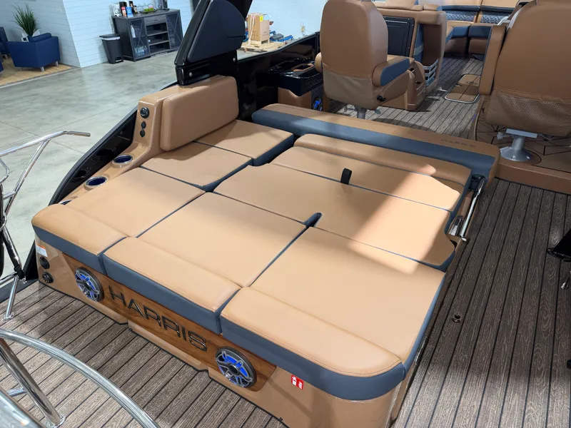 Slide: The Image of Harris Grand Mariner 250 2026 - 16