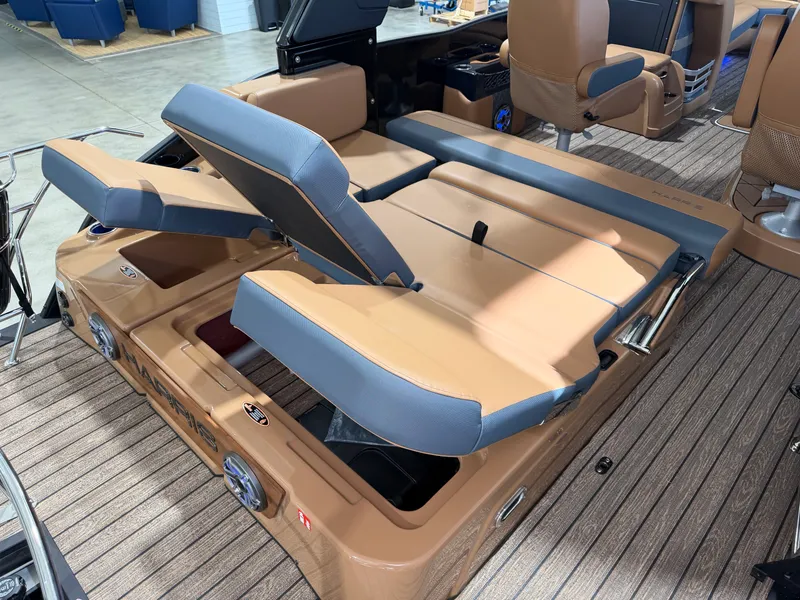 Slide: The Image of Harris Grand Mariner 250 2026 - 17