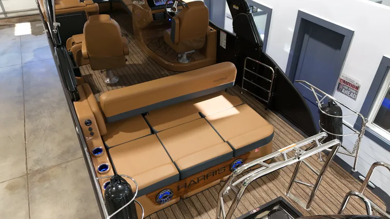 Slide: The Image of Harris Grand Mariner 250 2026 - 13