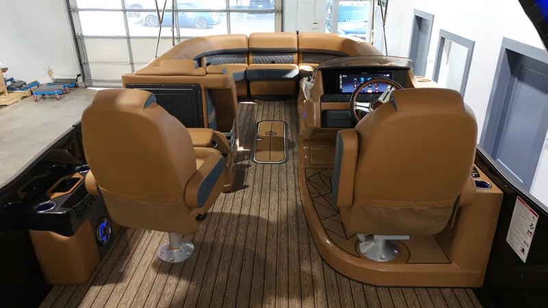 Slide: The Image of Harris Grand Mariner 250 2026 - 20